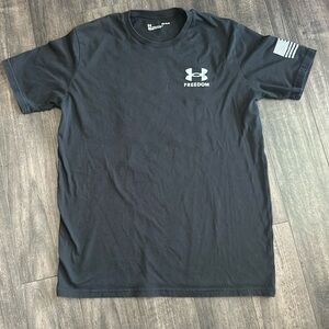 Under Armour Men's Size Medium Tee Shirt